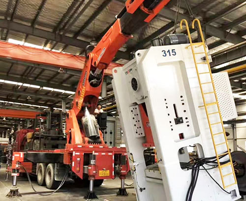 修武附近随车吊出租，轻松解决运输难题