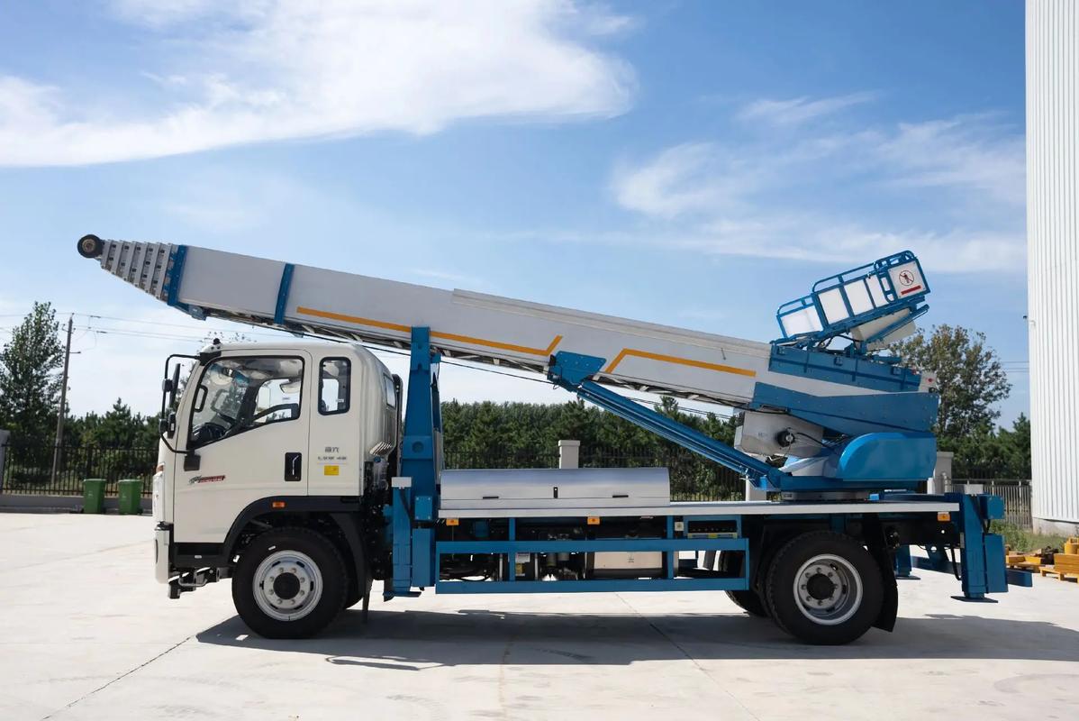 修武云梯上料车租赁费用